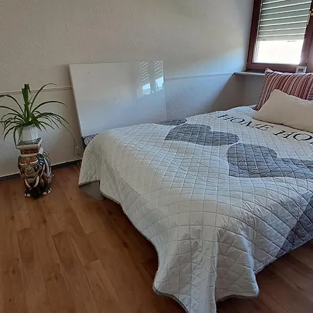 Christrose Apartment *